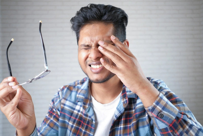 Dry Eyes Syndrome: Symptoms and Solutions