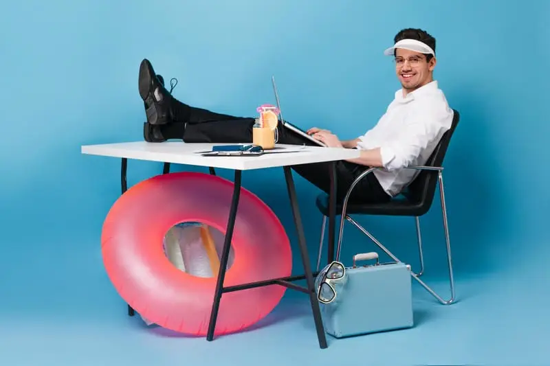 Half-Day Fridays in Q2: How Summer Flexibility Boosts Employee Loyalty and Productivity
